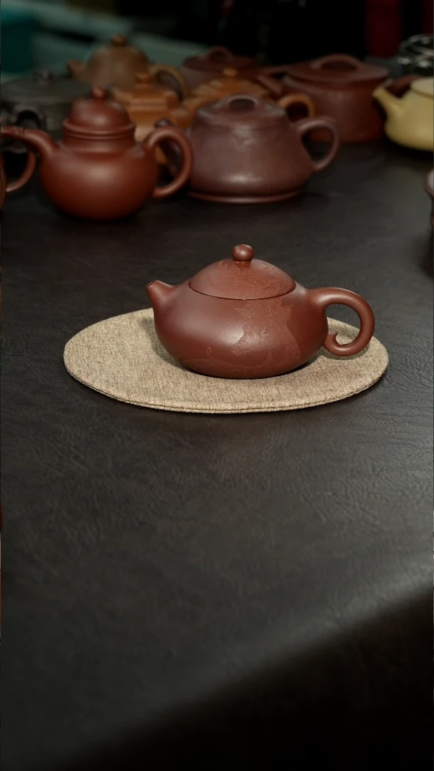 茶壶紫砂豆蔻西施，底曹青，汪陶全手工。200cc