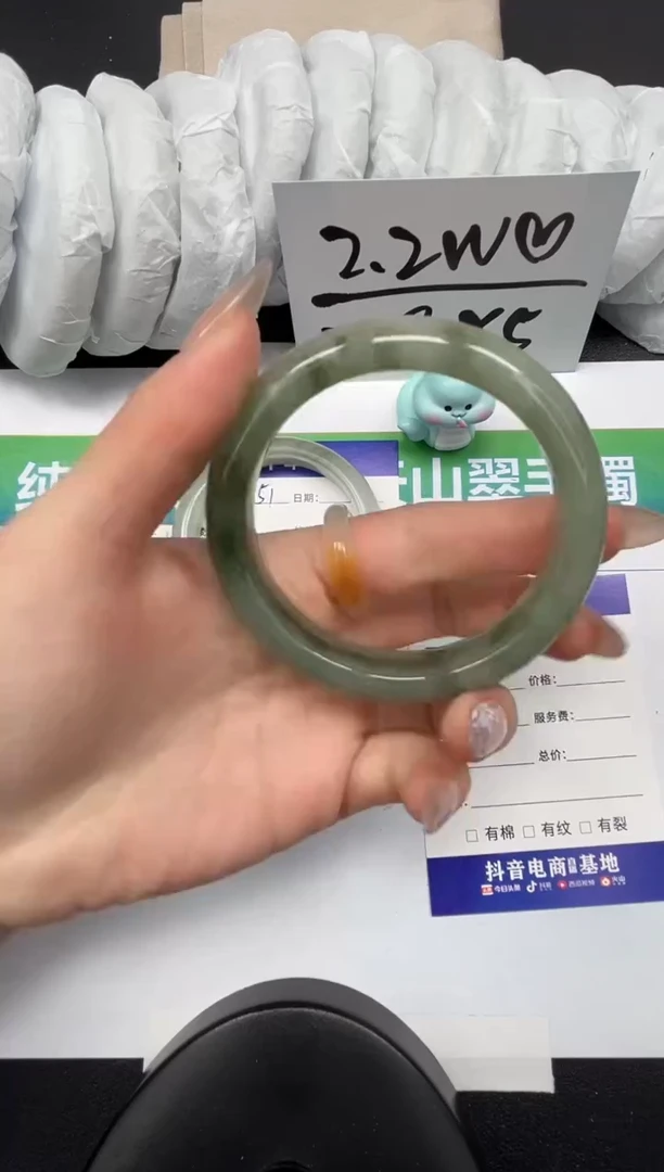 【闪购商品】石英质玉手镯未镶嵌152-58