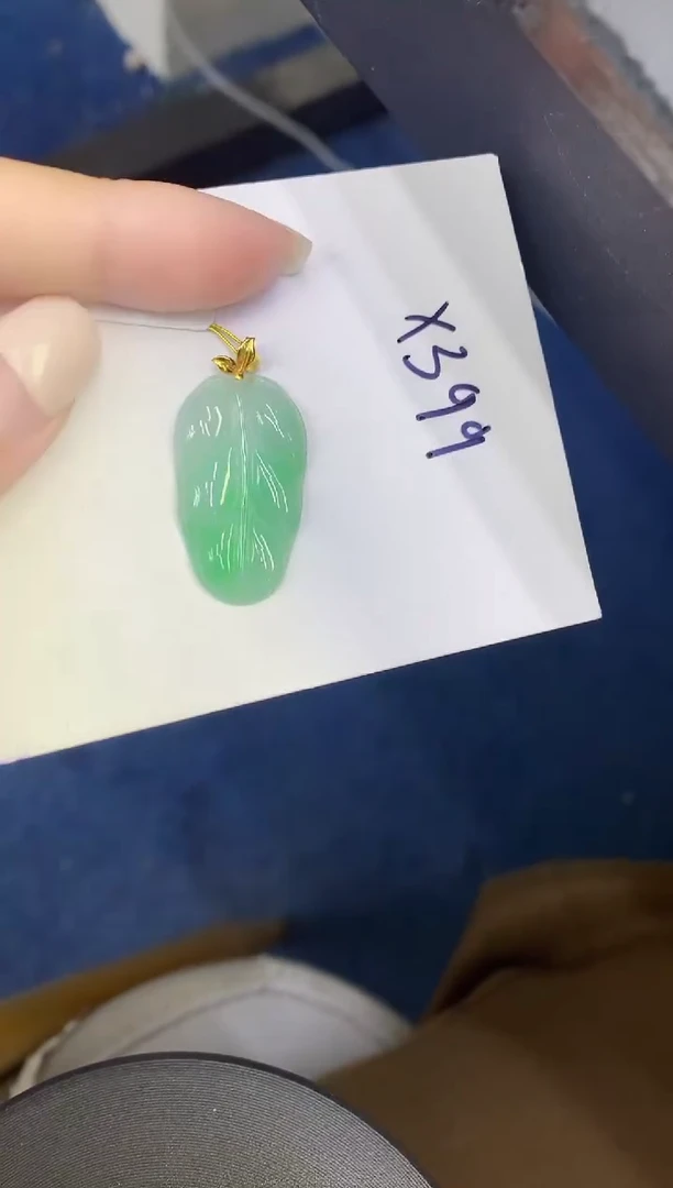 颈饰18K金镶嵌翡翠缅甸天然翡翠A货