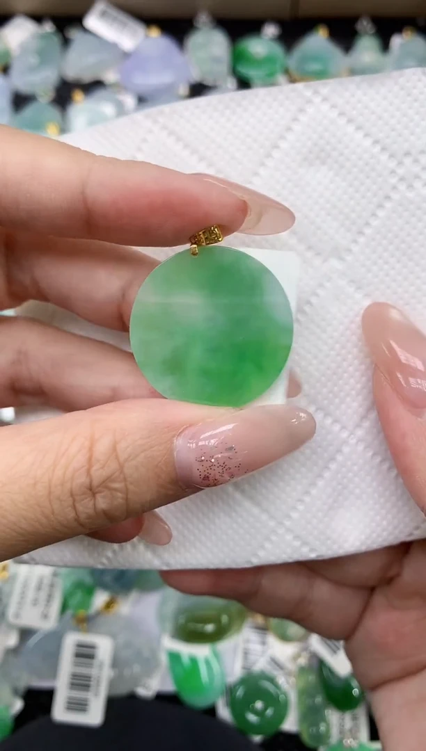 颈饰18K金镶嵌翡翠 1111111111