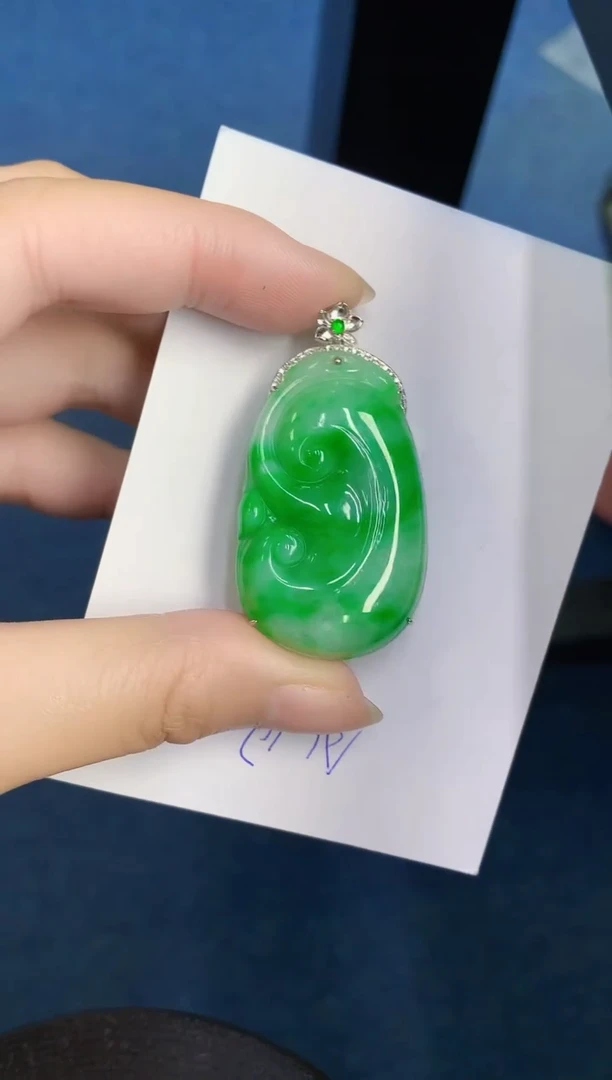 翡翠18K金镶嵌颈饰000000000