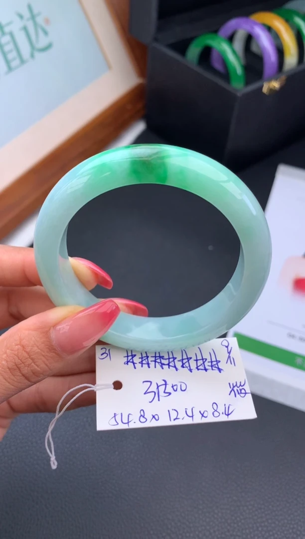 未镶嵌手镯翡翠假一赔三 手镯