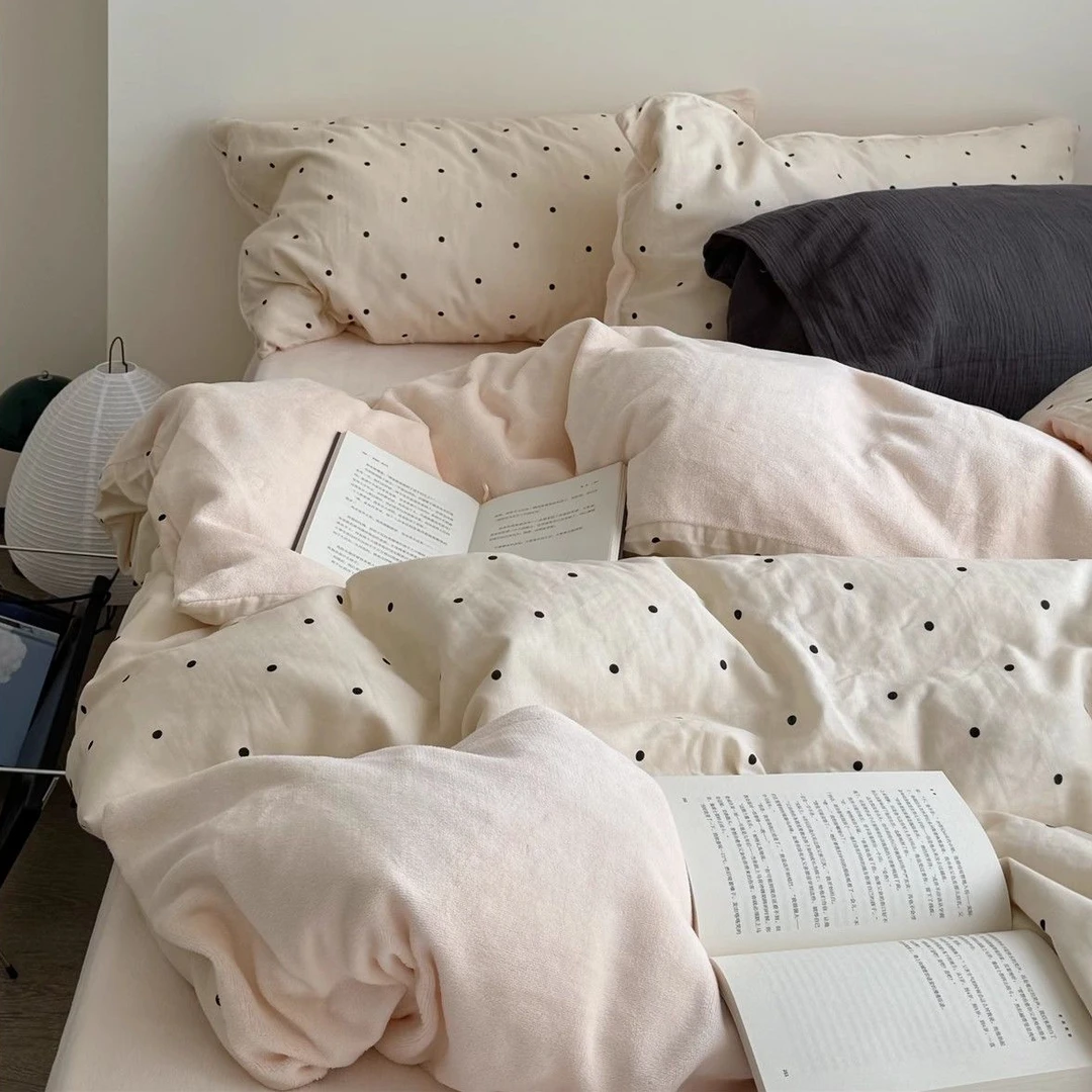 秋冬季A面水洗棉B面牛奶绒四件套小波点加厚保暖被套床单人三件套