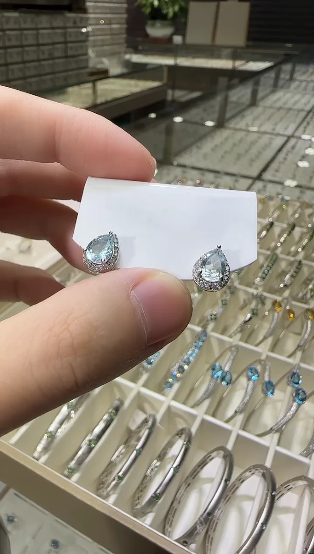 银S925镶嵌托帕石耳饰5*7mm天空蓝