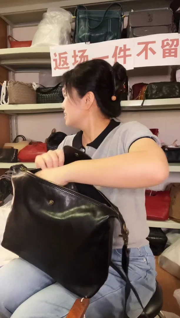小牛皮（革） 高端订制时尚百搭女士手提 腋下斜跨包包