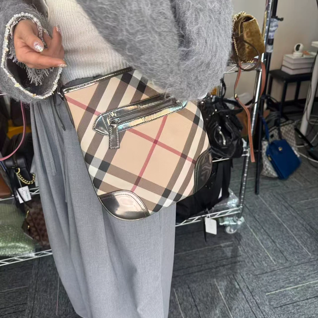 95新 BURBERRY/博柏利 格纹斜挎包