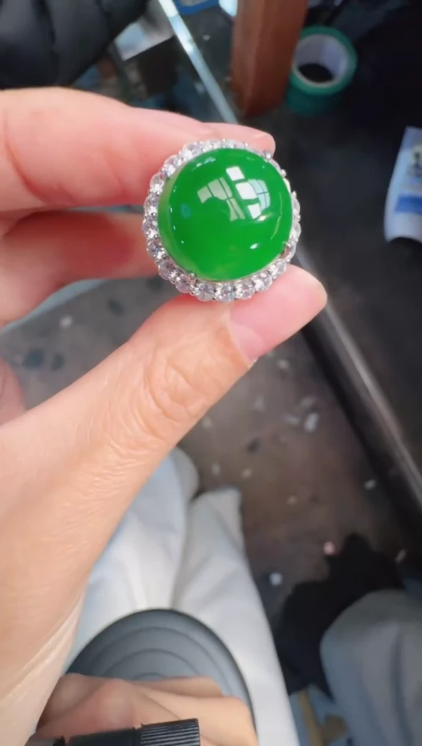 未镶嵌定制翡翠A货有轻微色差属于正常现象，戒指1