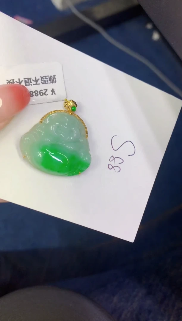 翡翠18K金镶嵌颈饰缅甸天然翡翠A货