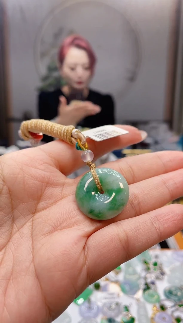 颈饰未镶嵌翡翠平安扣