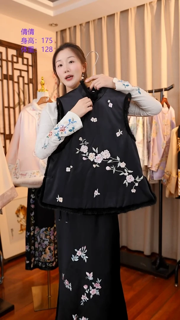 刺绣桑蚕丝非遗服饰一物一件