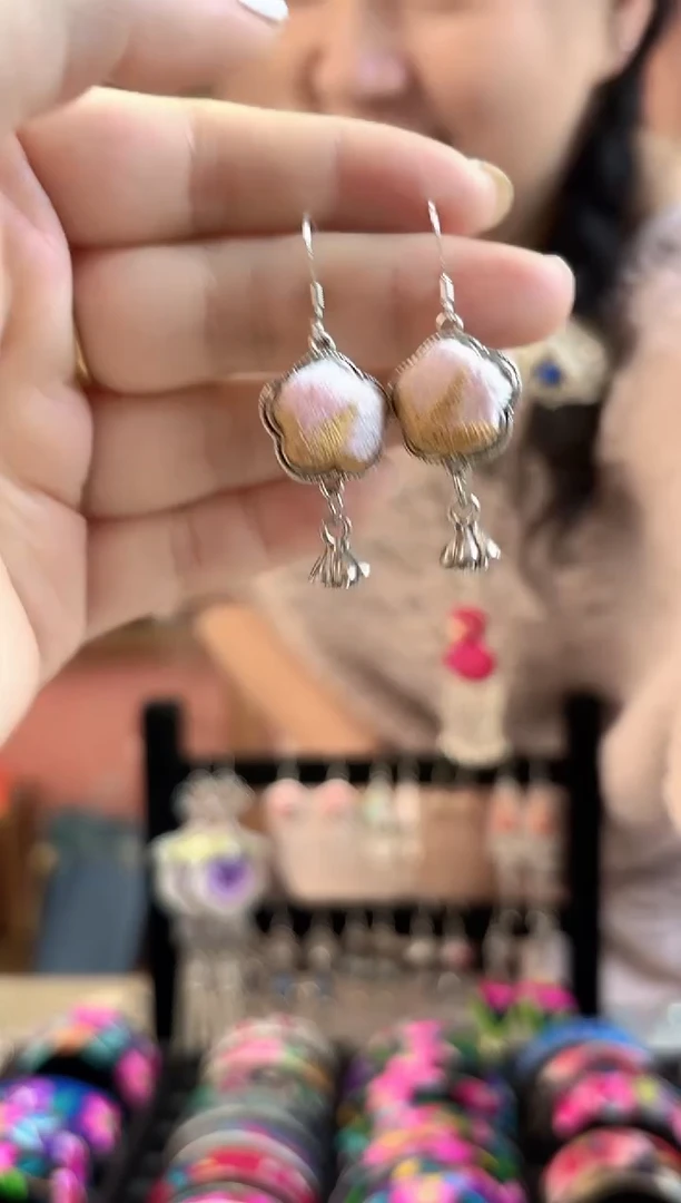 织绣米****女艺枝独绣老绣饰品76