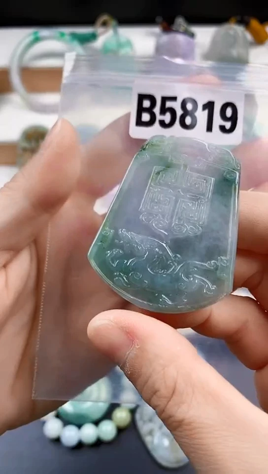 颈饰未镶嵌翡翠天然翡翠吊坠挂件