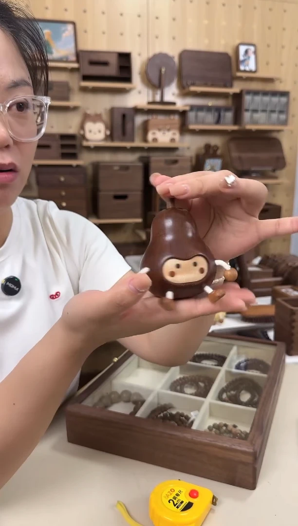 木乌檀木特价抱抱梨摆件