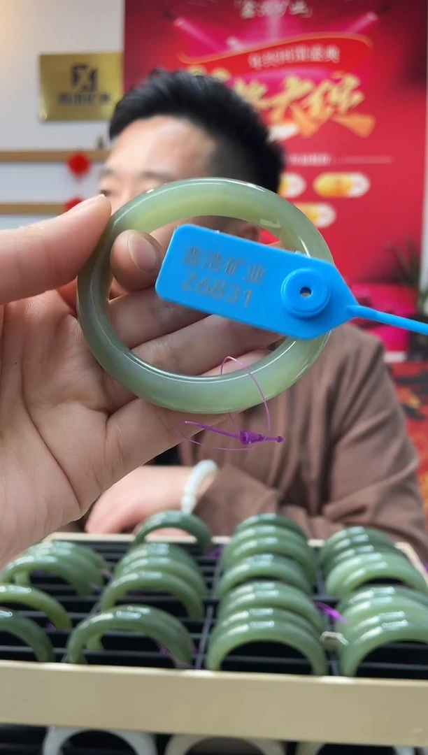 【闪购商品】和田玉手镯未镶嵌沙枣青Z6831圈口54