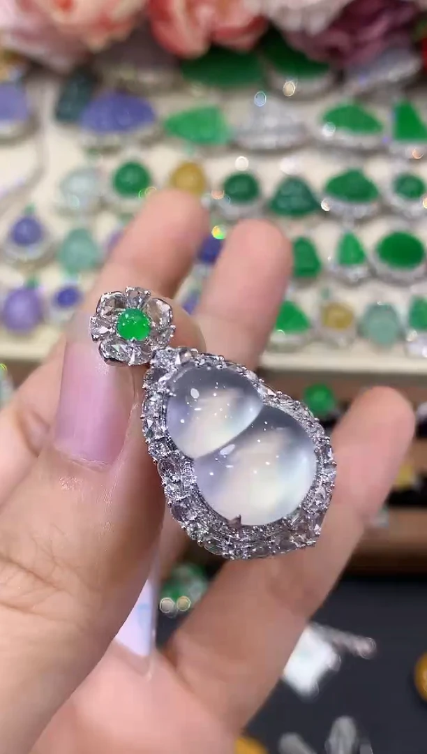 吊坠(不含链)18K金镶嵌翡翠小*薇C101