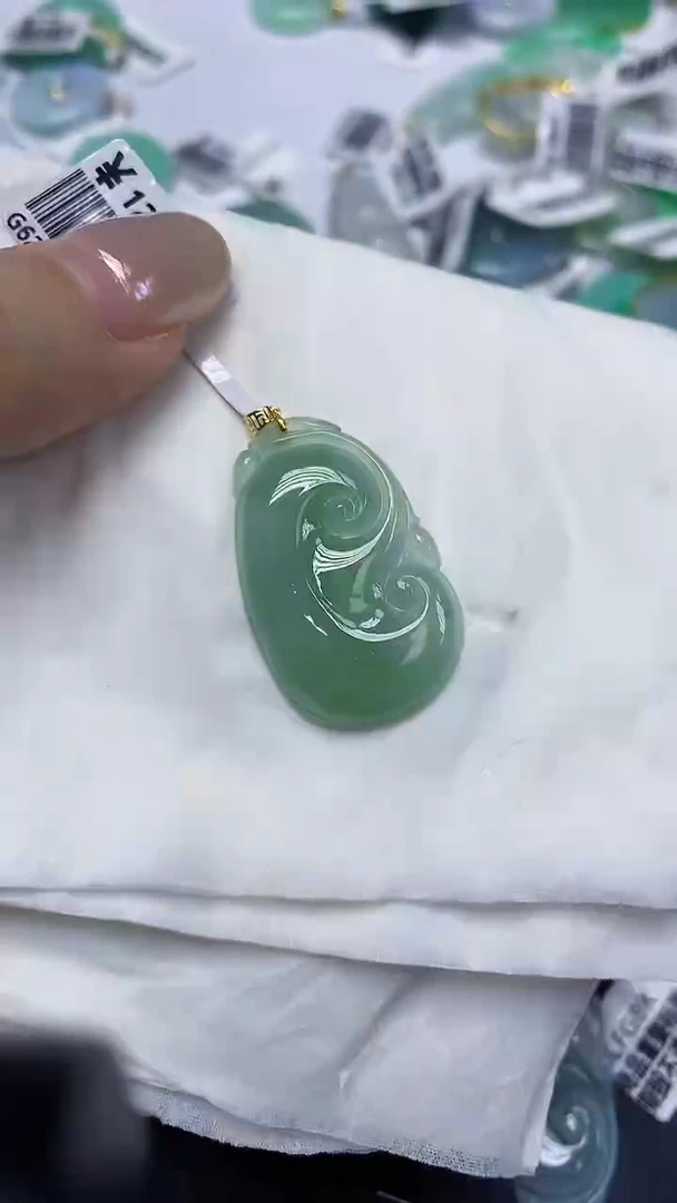 翡翠18K金镶嵌颈饰天然缅甸翡翠A货