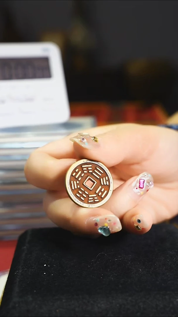 铜双面八卦内方花钱4454