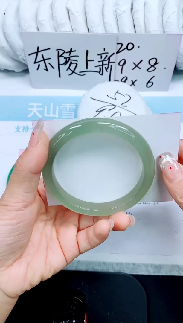 石英质玉手镯未镶嵌18-60.8