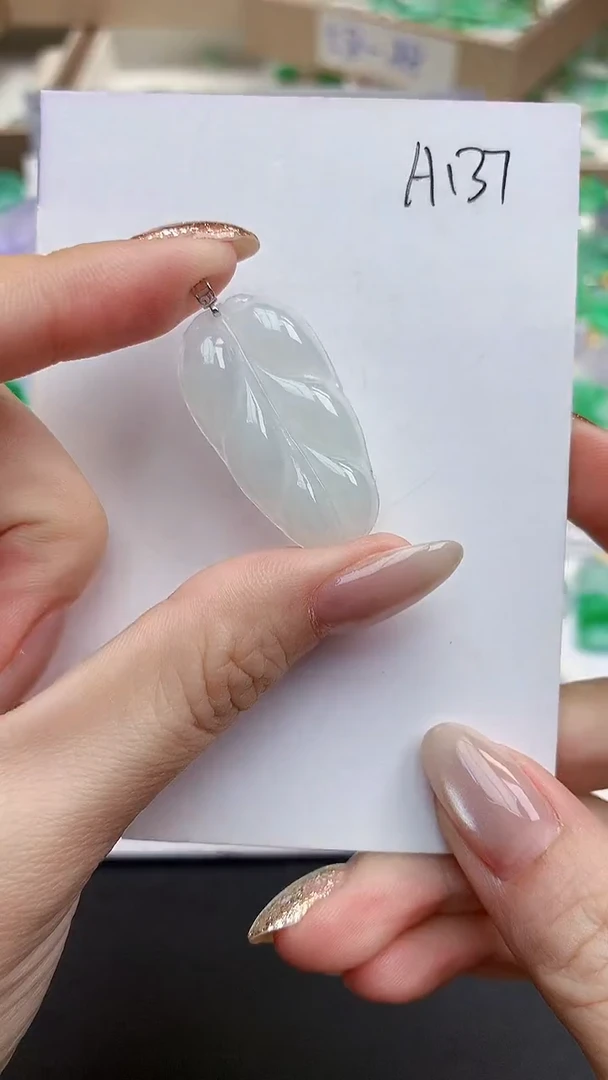颈饰18K金镶嵌翡翠天然缅甸A货翡翠