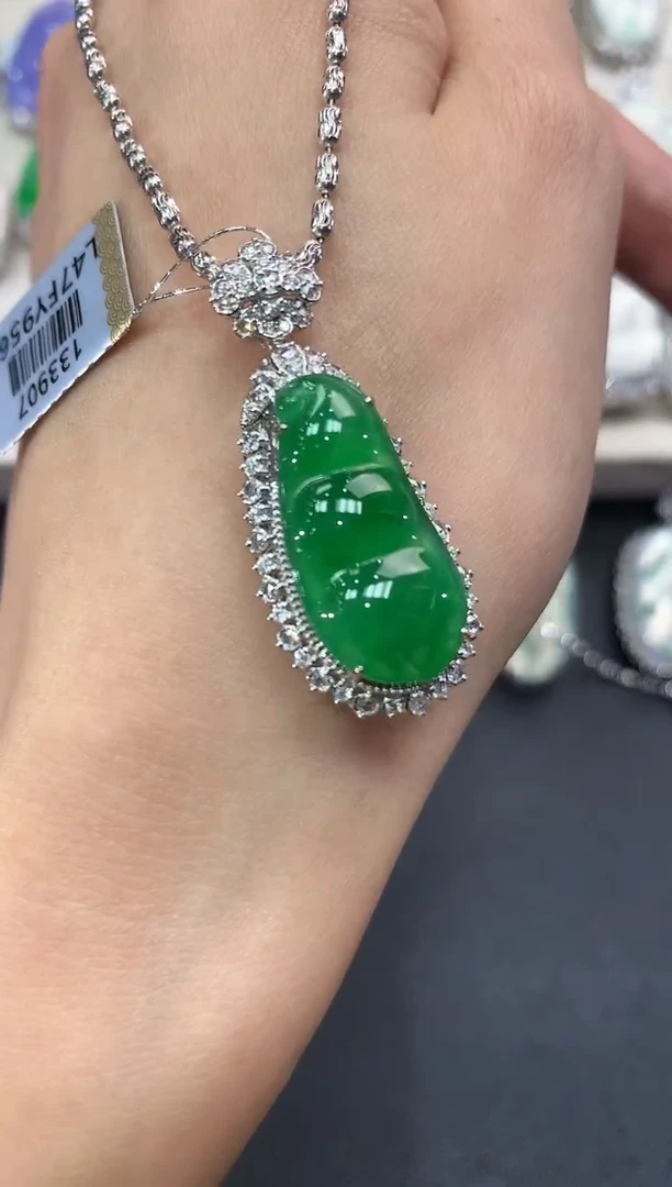 【闪购商品】翡翠吊坠(不含链)18K金镶嵌q70          