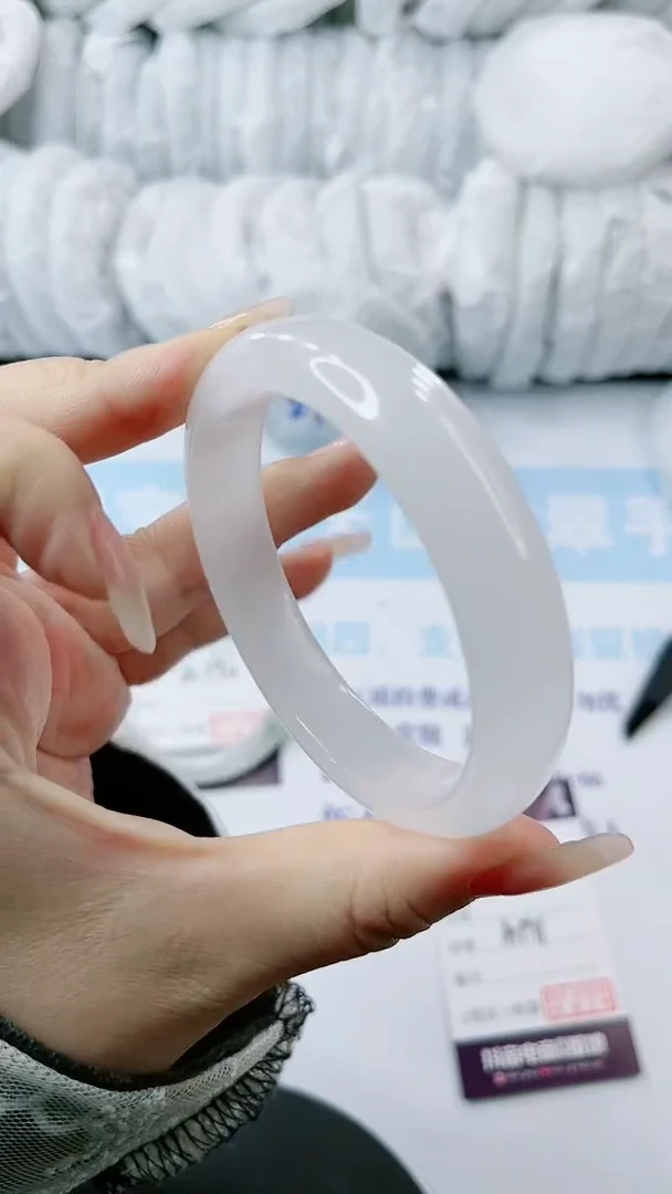 【闪购商品】石英质玉手镯未镶嵌多样性发货A191