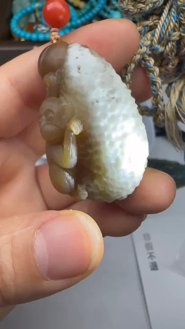 颈饰未镶嵌和田玉（糖玉）灌水灌水广告