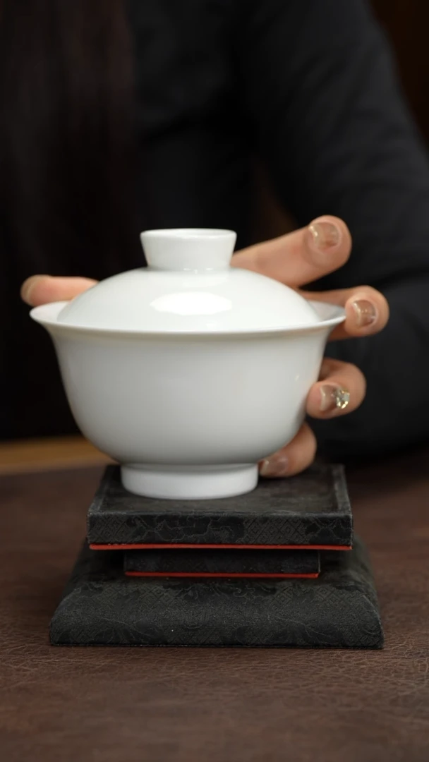 景德镇白胎元宝盖碗150