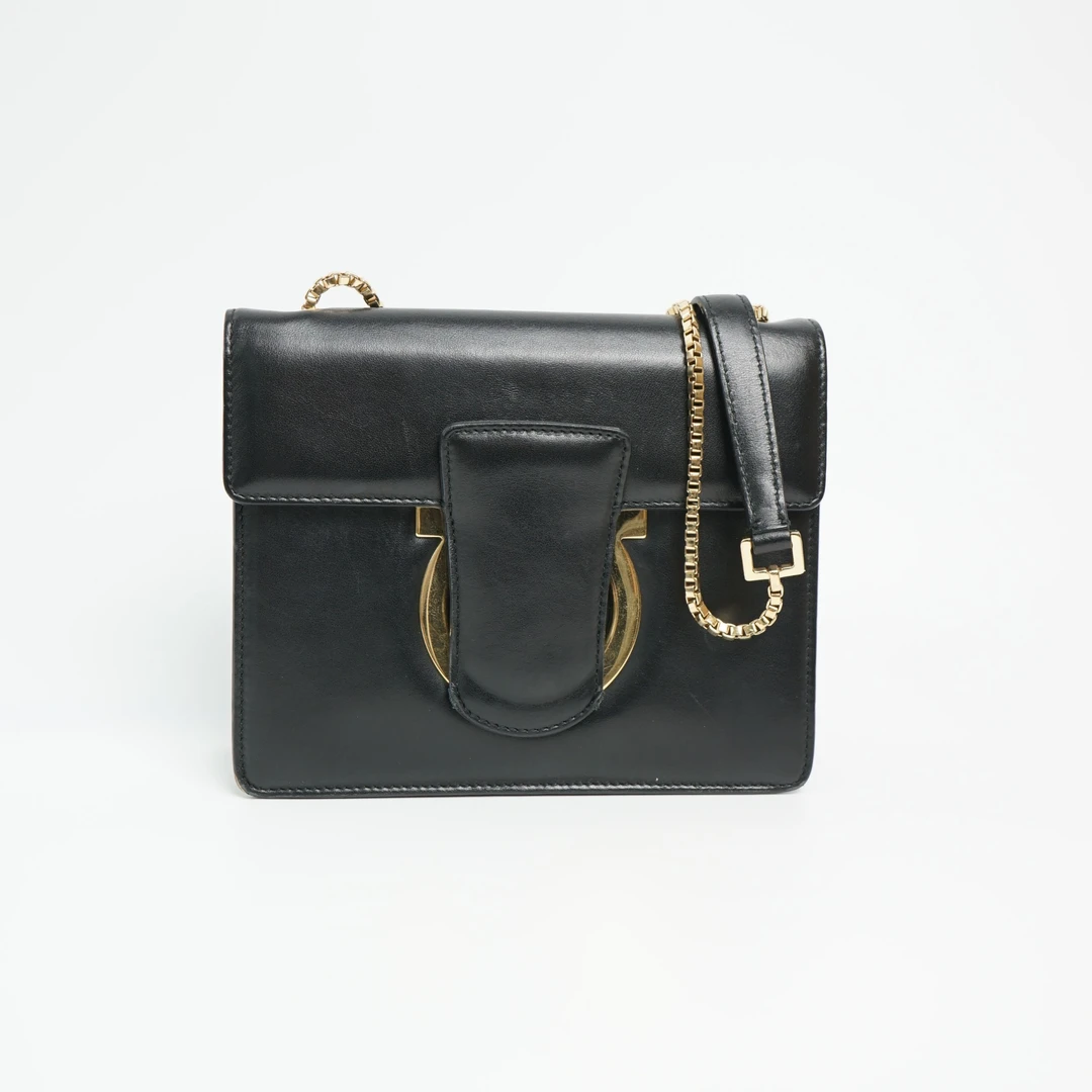 95新 FERRAGAMO/菲拉格慕 菲拉格慕链条包黑金/DS004572
