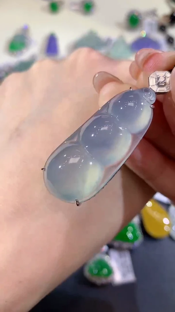 吊坠(不含链)18K金镶嵌翡翠111-豆子