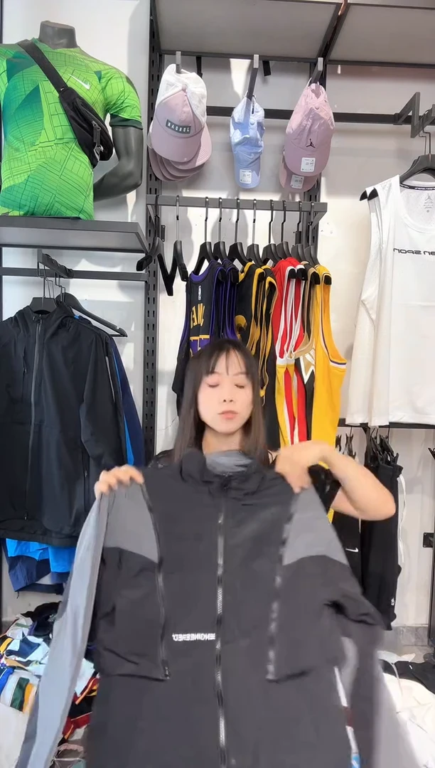 1566     编码 瑕疵修复以直播间讲解为准 尺码165
