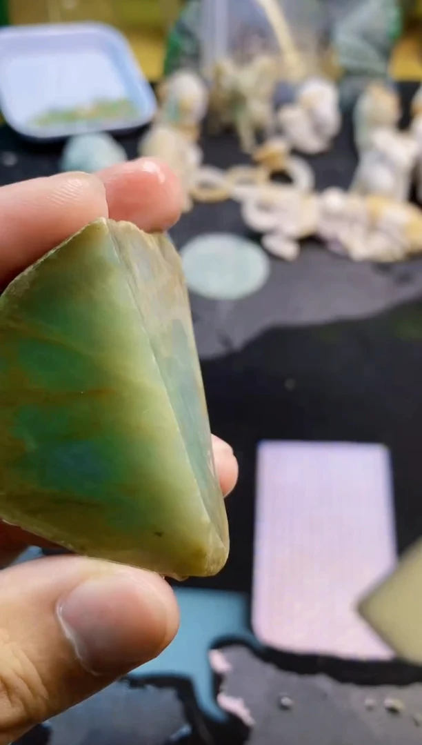 翡翠未镶嵌颈饰天然翡翠023