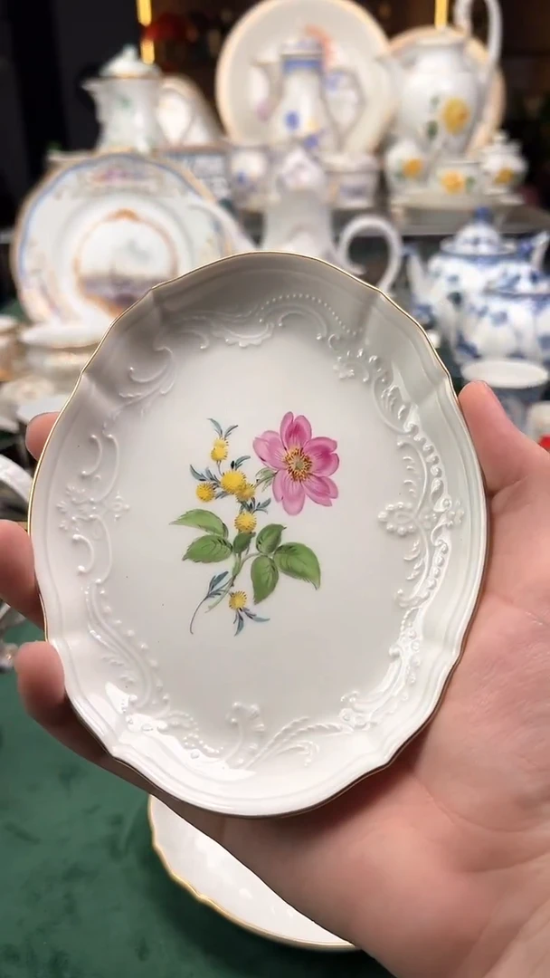 瓷片梅森二等花绘浮雕异形盘