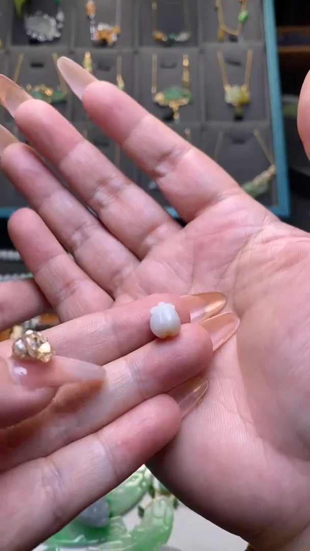 颈饰未镶嵌翡翠净货33977