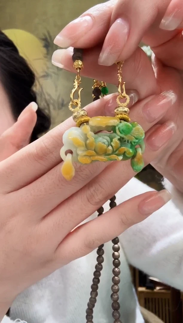 颈饰未镶嵌翡翠吊坠