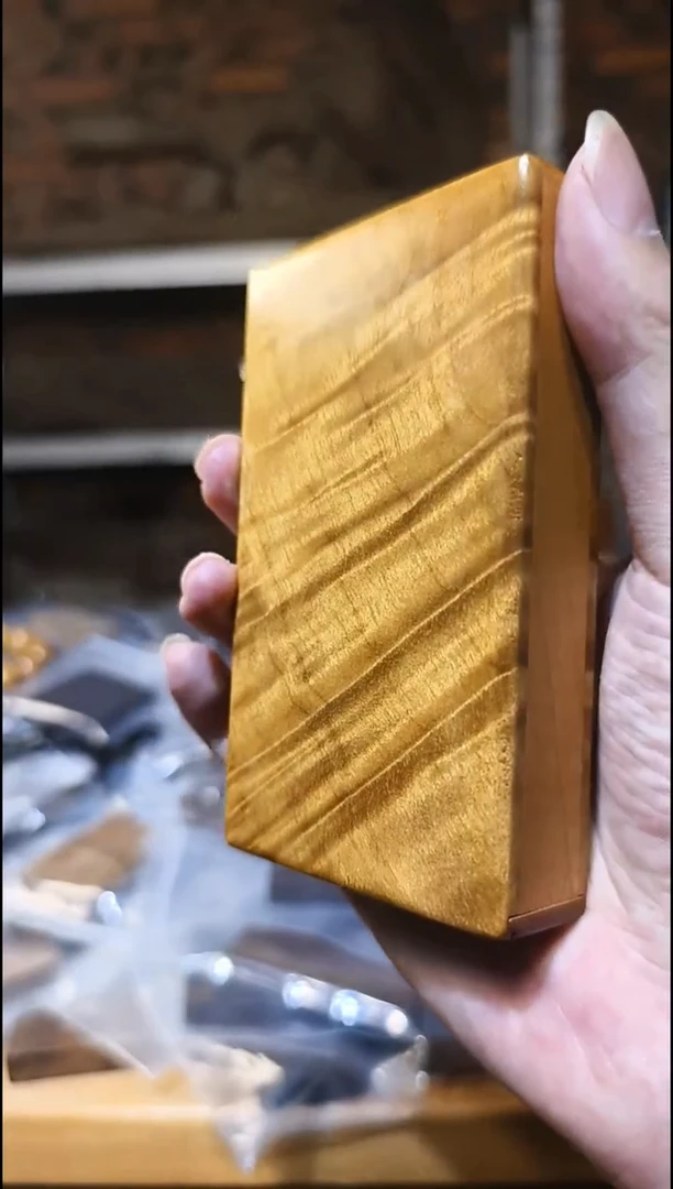 金丝楠      烟盒