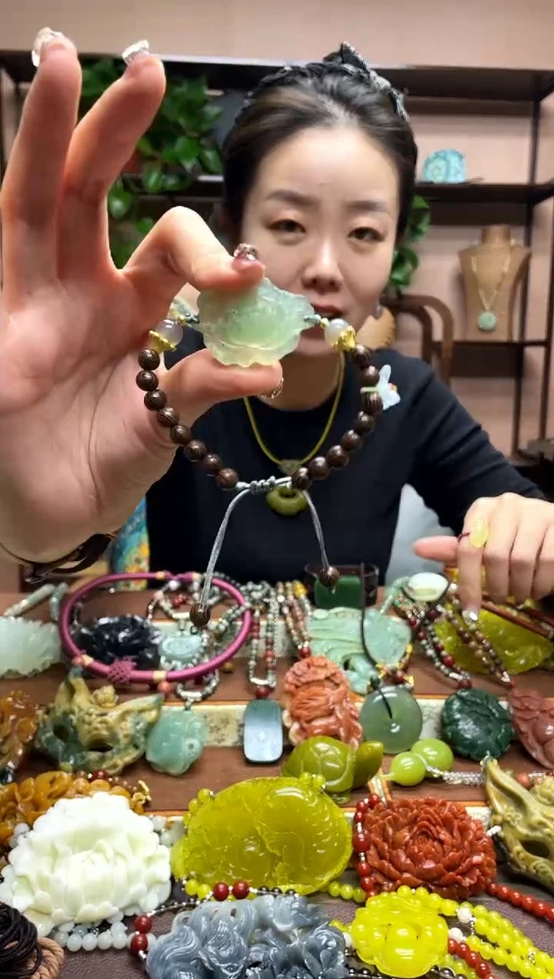 未镶嵌岫玉吊坠多样性发货发其中之一