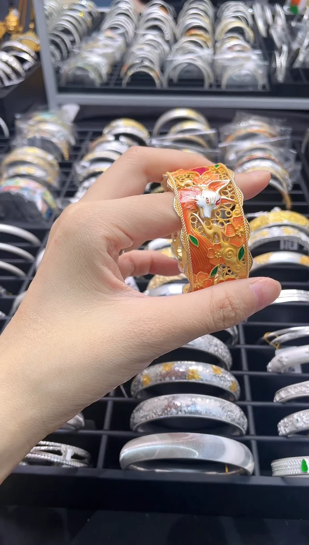 无足银狐狸描金手镯 58.85克