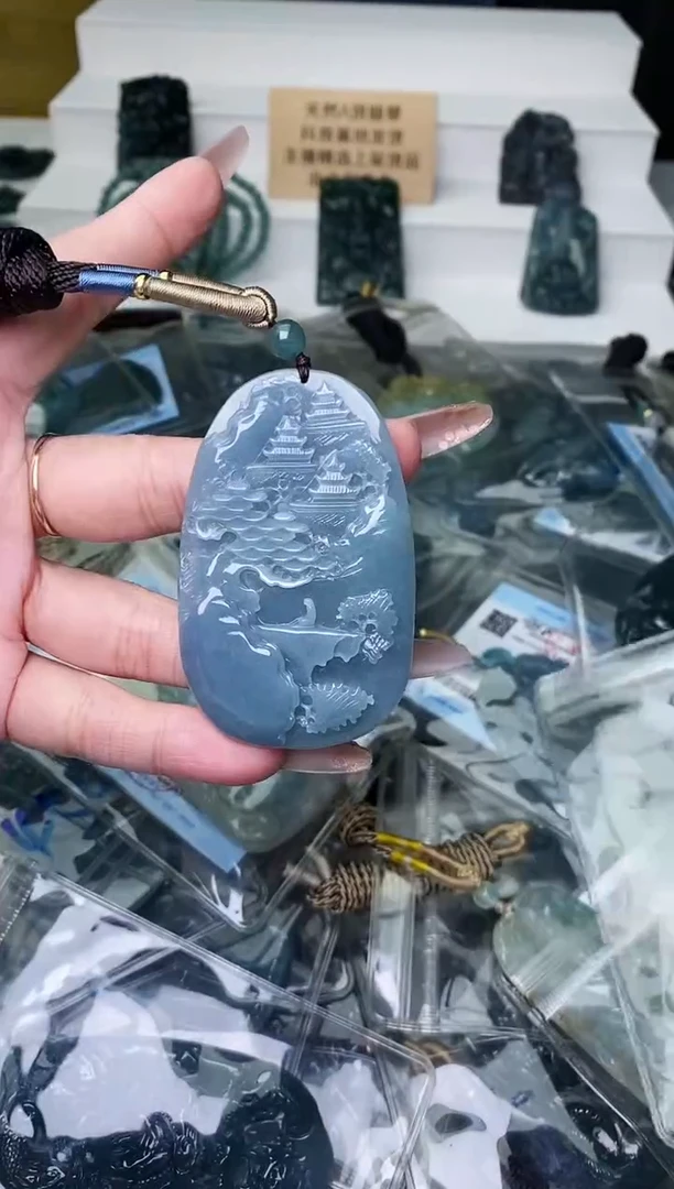 颈饰未镶嵌翡翠