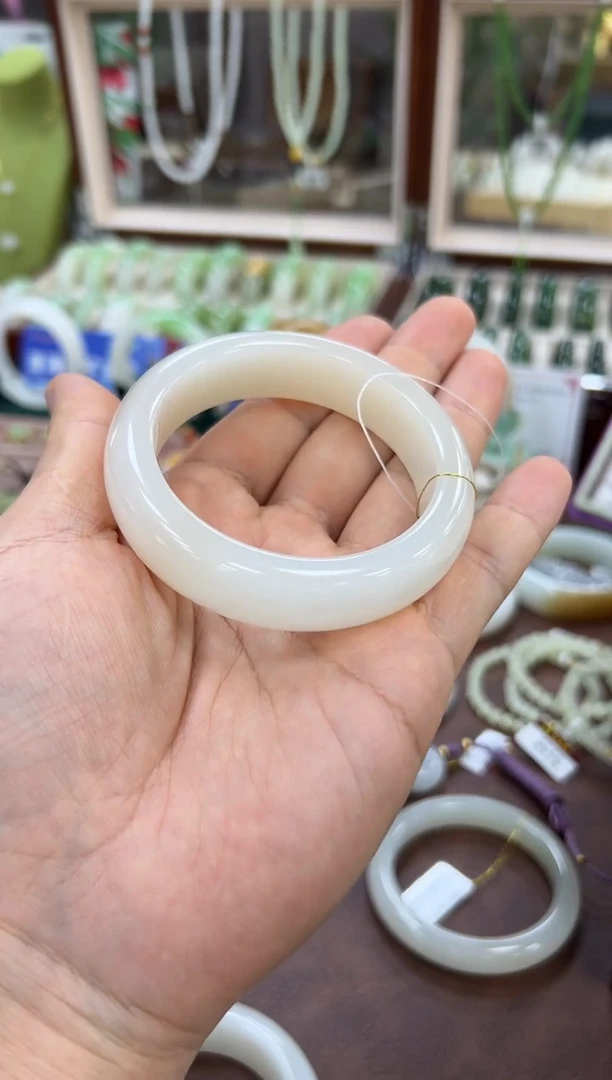 未镶嵌手镯和田玉芡**浔野牛沟501