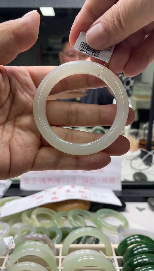 【闪购商品】和田玉手镯未镶嵌56圈口9557