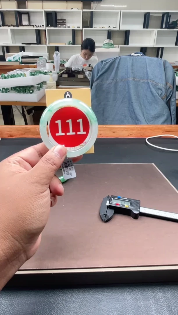 未镶嵌手镯石英质玉54+111