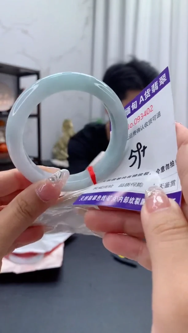 未镶嵌手镯翡翠有纹，完美者勿拍