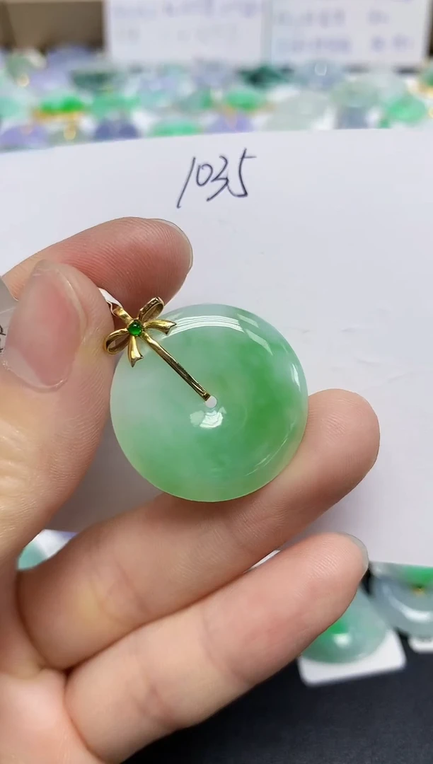 翡翠18K金镶嵌颈饰天然缅甸翡翠A货