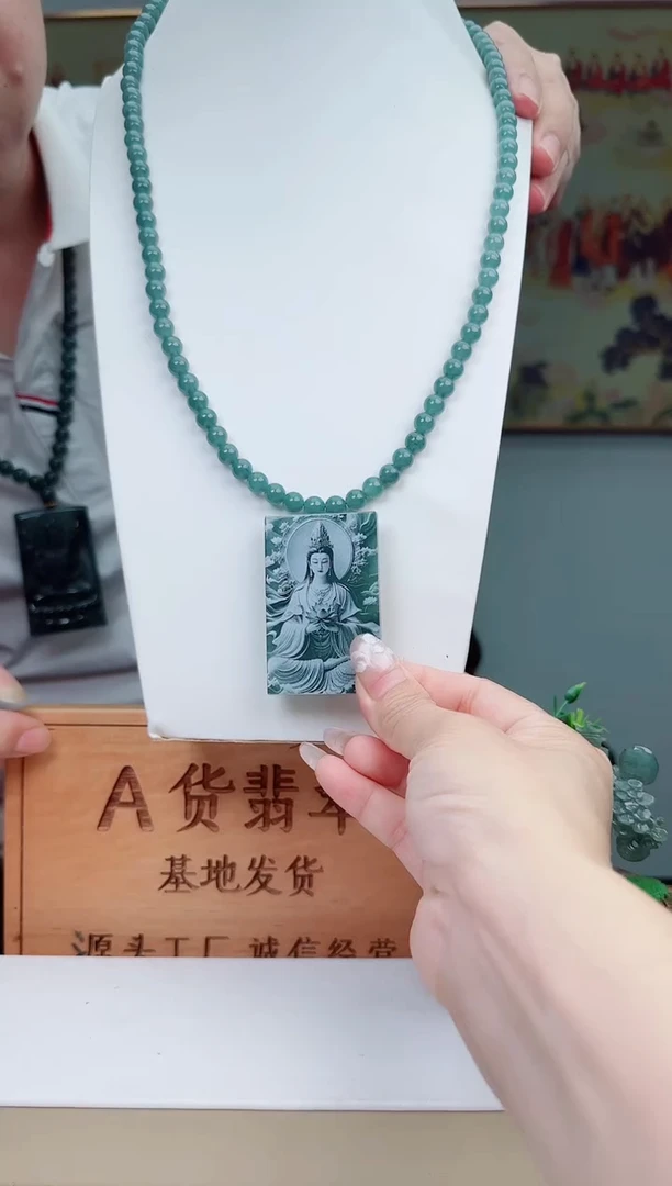 翡翠未镶嵌颈饰多样性发其一