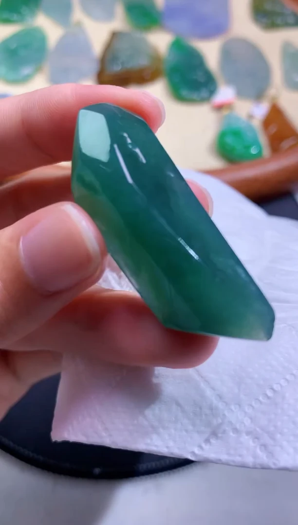 颈饰未镶嵌翡翠