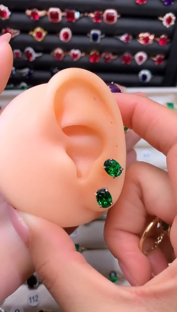 【闪购商品】透辉石耳饰银S925镶嵌68白