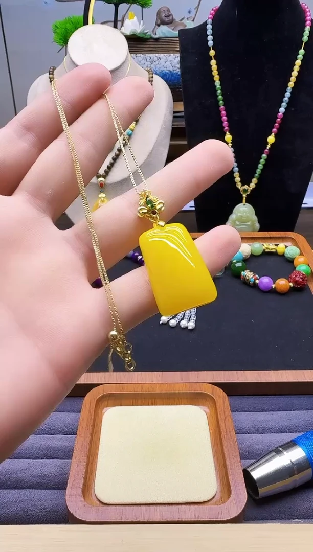 14K金镶嵌吊坠(赠链)蜜蜡D10