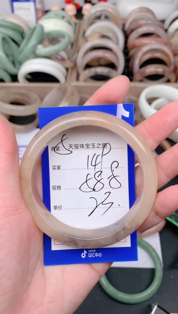 未镶嵌手镯石英质玉149