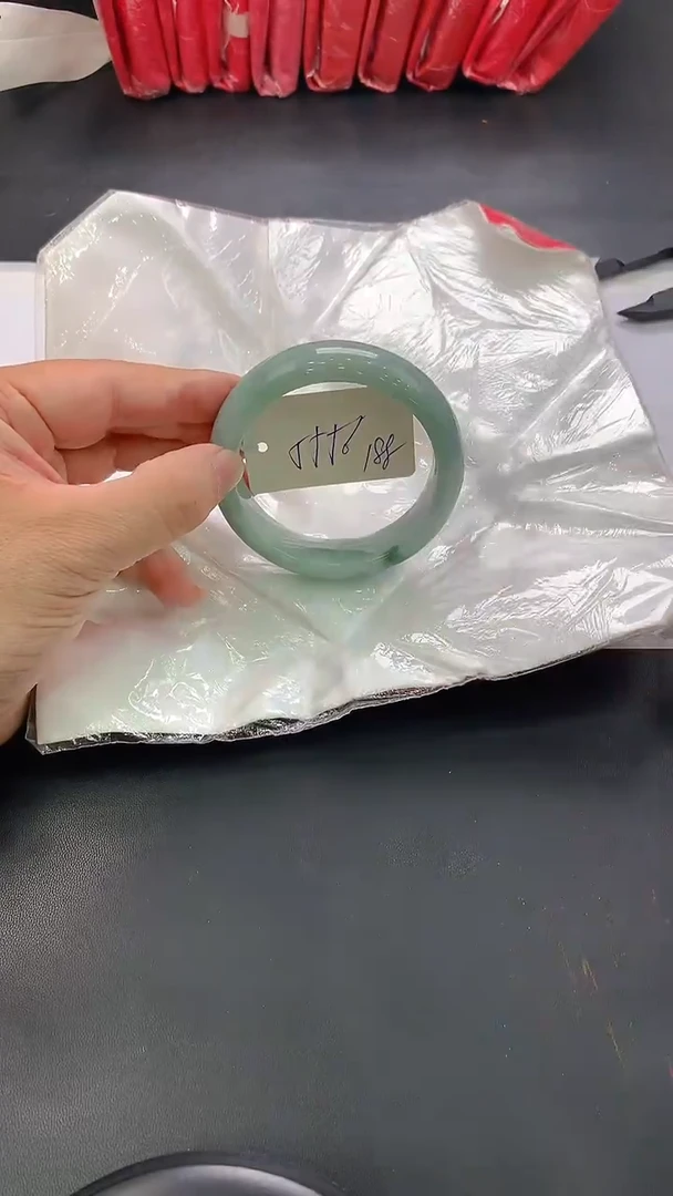 翡翠手镯未镶嵌40