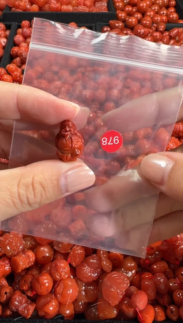 颈饰未镶嵌南红玛瑙1